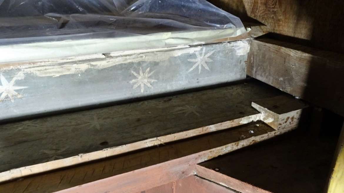 Descobreixen fragments d’un retaule a l’orgue de la Catedral de Solsona