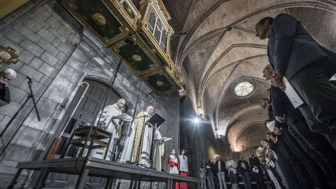 Una catedral plena a vessar dona la benvinguda al renovat orgue de Solsona