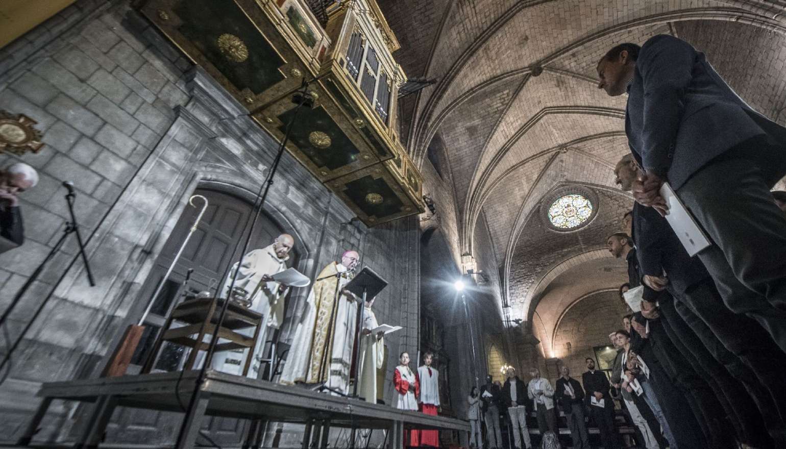 Una catedral plena a vessar dona la benvinguda al renovat orgue de Solsona